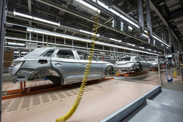 Entretien et réparation de la carrosserie des véhicules lourds : Votre guide complet